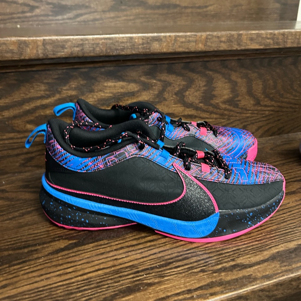 Nike Giannis Amtetokounmpo size 7y